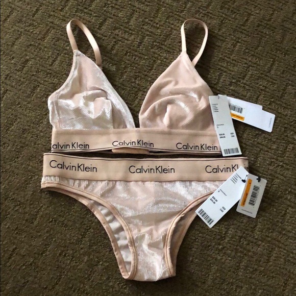 Urban Outfitters Other - NWT Calvin Klein Velvet Bralette Set